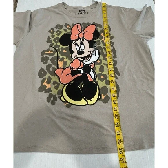 Disney T-Shirt Women's Size XL Color Gray Minnie Mouse Graphic T-Shirt. NWT - Picture 6 of 10